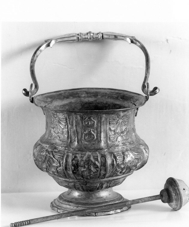 secchiello per l'acqua benedetta, elemento d'insieme - bottega umbra (seconda metà sec. XVII)