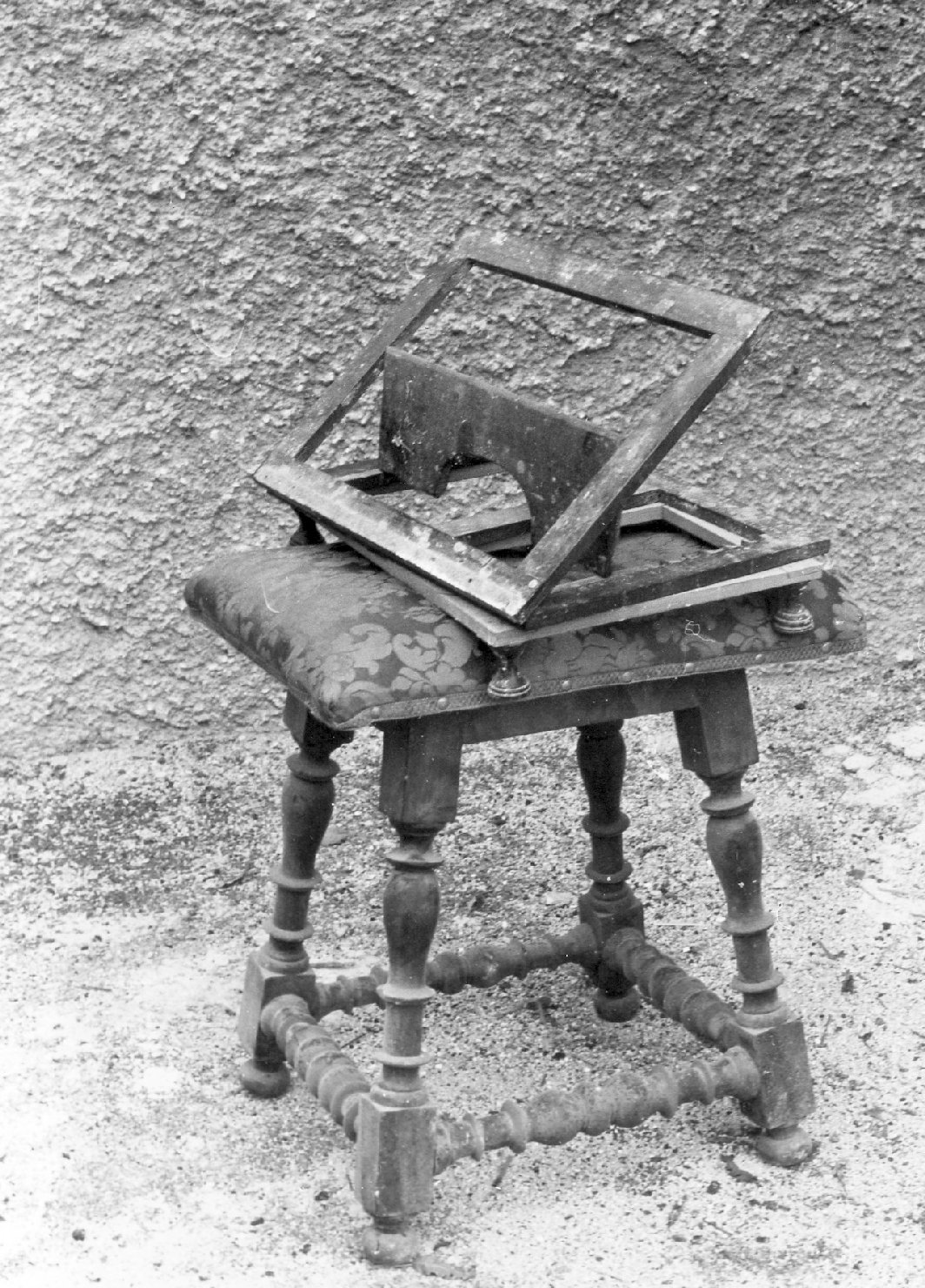 sgabello, opera isolata - manifattura umbra (sec. XVIII)