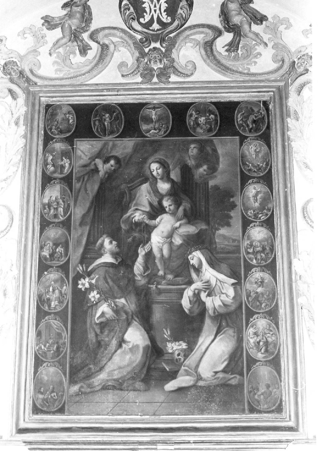 Madonna del Rosario con San Domenico e Santa Caterina da Siena (dipinto, opera isolata) di Conca Sebastiano (attribuito) (secc. XVII/ XVIII)