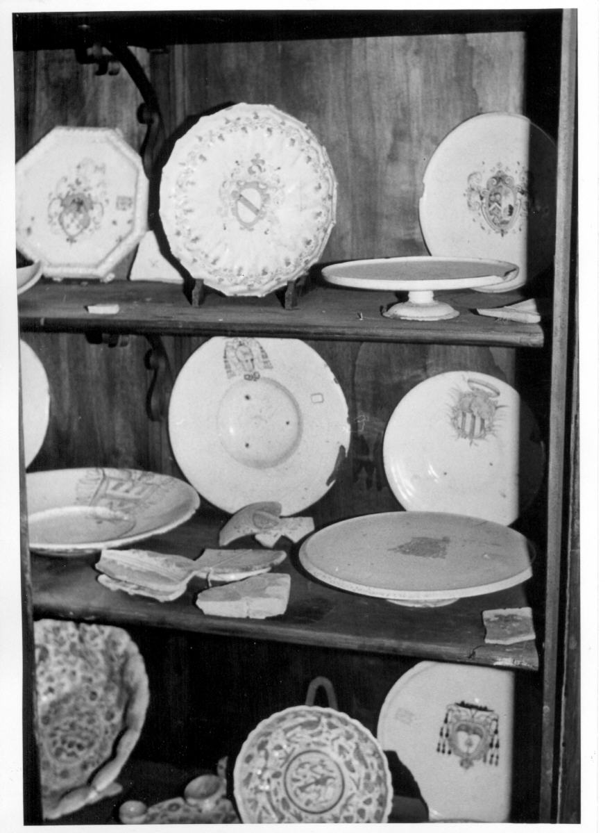 alzata - bottega derutese (ultimo quarto sec. XVI)