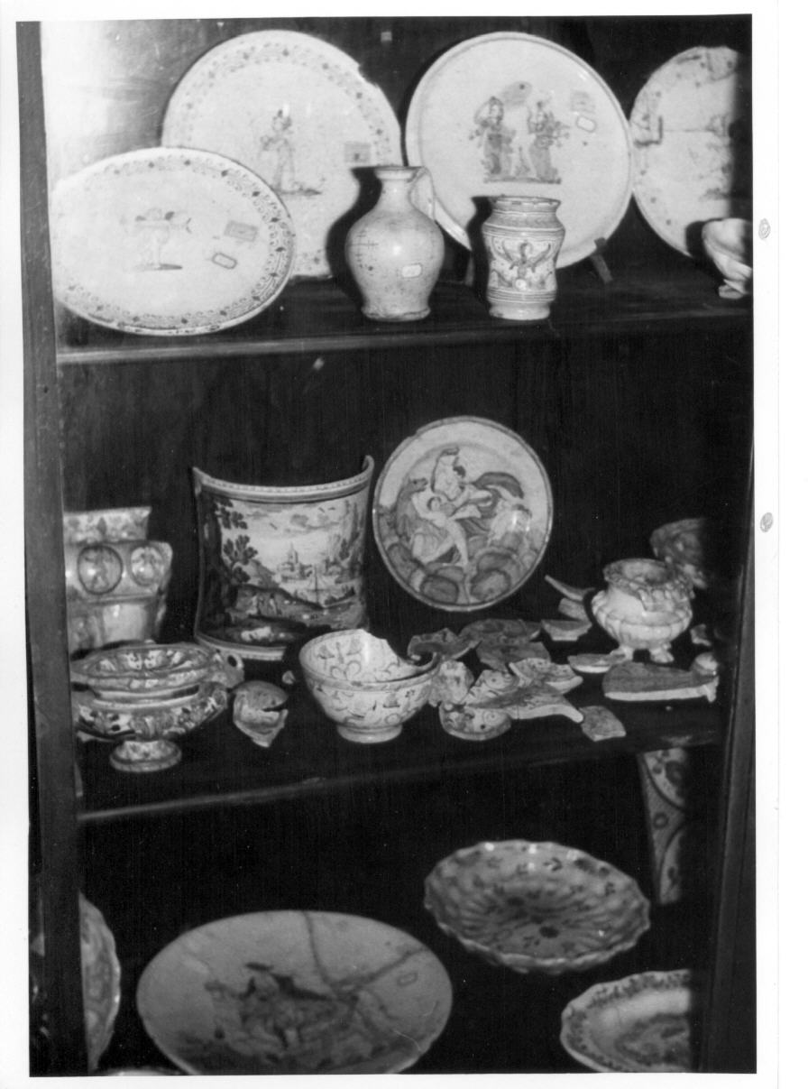 bottiglia - bottega derutese (prima metà sec. XVI)