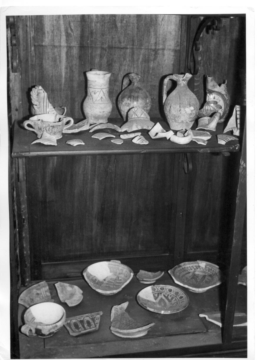 tazza, frammento - bottega derutese (secc. XIV/ XV)