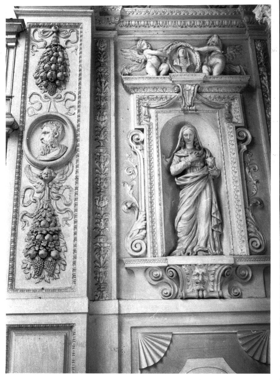Santi (rilievo, elemento d'insieme) di Allegrucci Palmerino (attribuito), Guidangeli Marco (attribuito), Guidangeli Paolo (attribuito), Caminoni Francesco (attribuito) (metà sec. XVII)