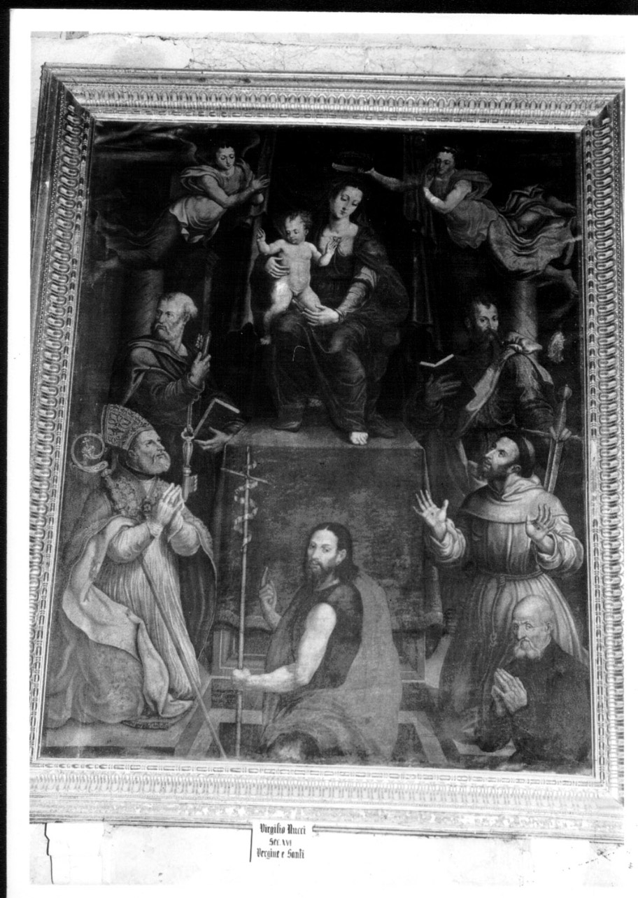 Madonna con Bambino e Santi (dipinto, opera isolata) di Nucci Virgilio (terzo quarto sec. XVI)
