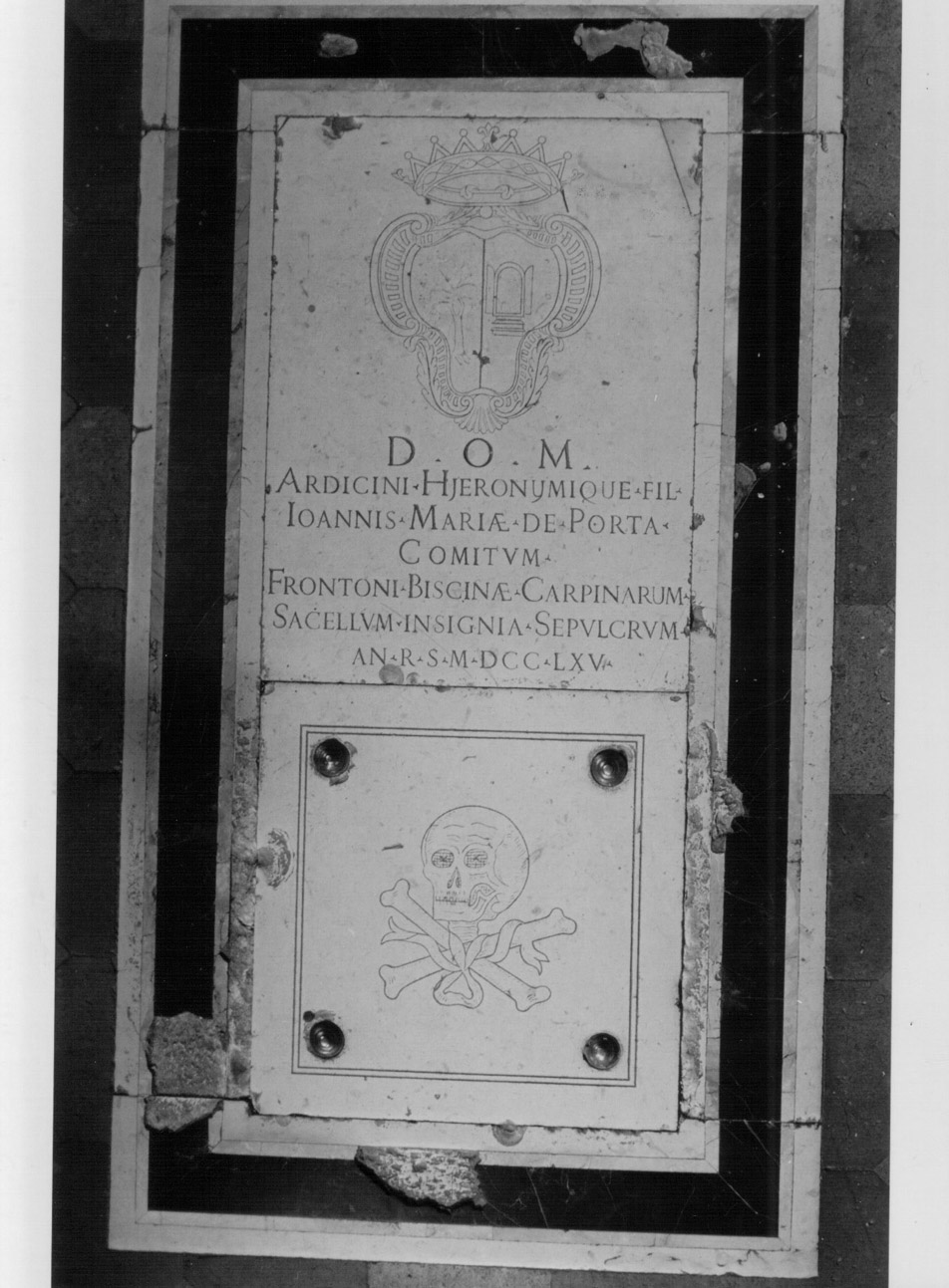 teschio (lastra tombale, opera isolata) - bottega Italia centrale (terzo quarto sec. XVIII)