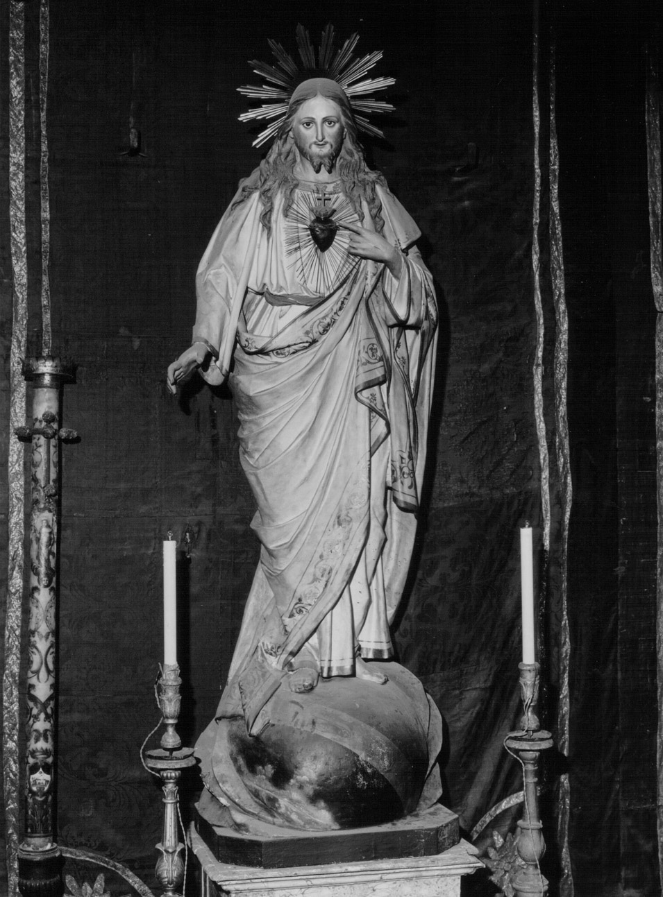 Sacro Cuore di Gesù (statua, opera isolata) di Caretta Raffaele (inizio sec. XX)