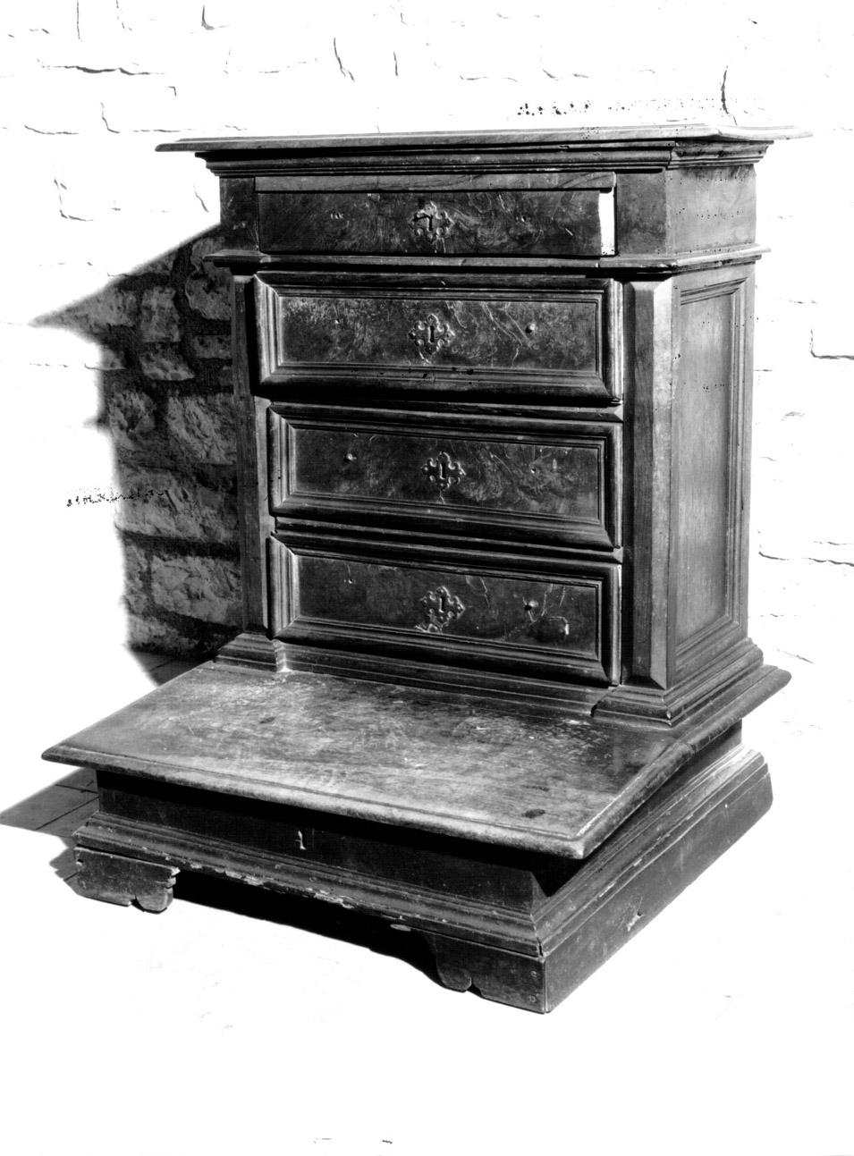 inginocchiatoio - a stipetto, coppia - bottega eugubina (sec. XVII)