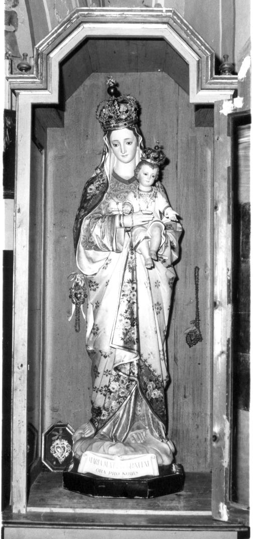 Madonna con Bambino (statua, opera isolata) - produzione romana (sec. XX)