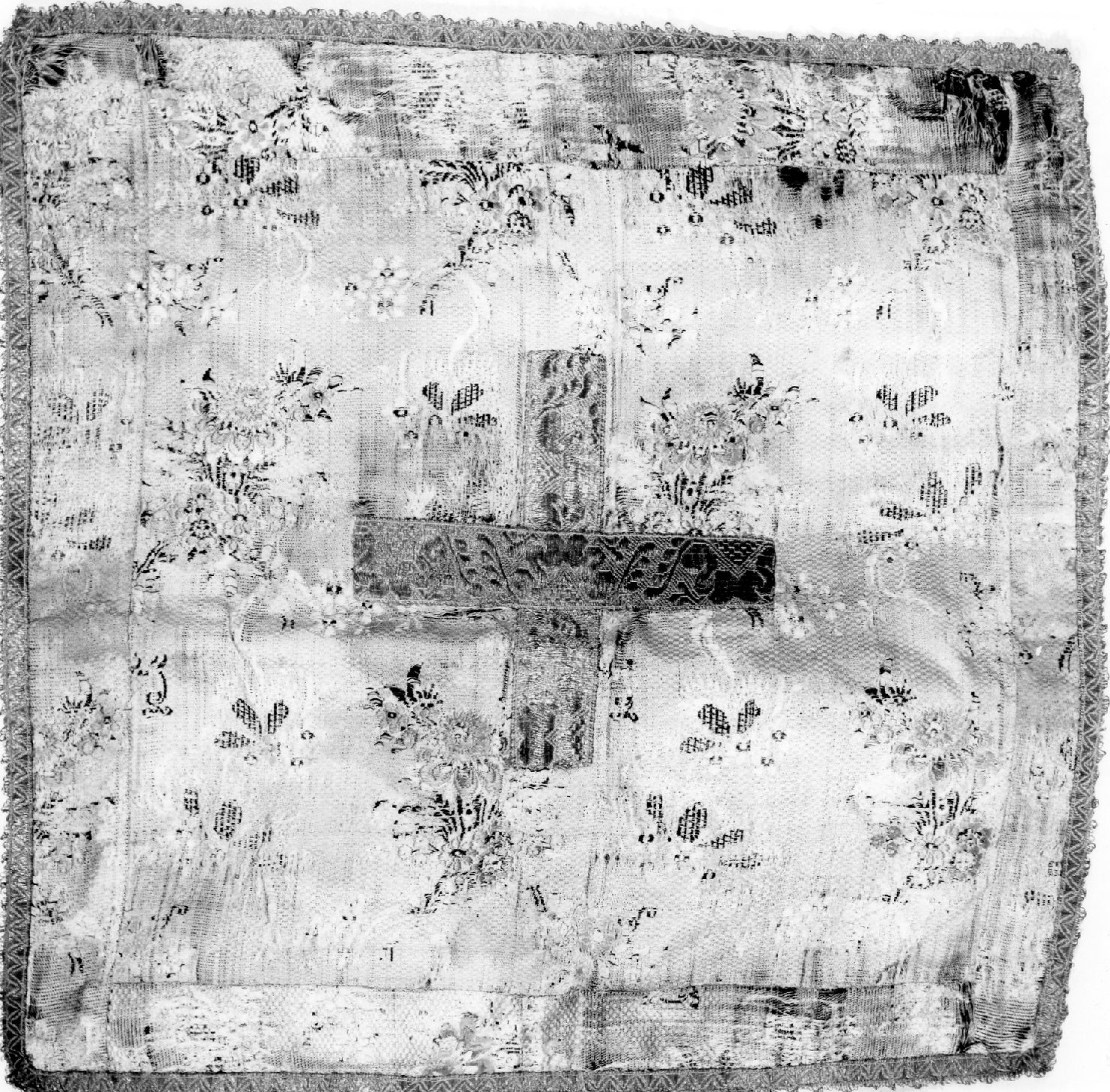 velo di calice, opera isolata - manifattura italiana, manifattura francese (terzo quarto sec. XVIII)