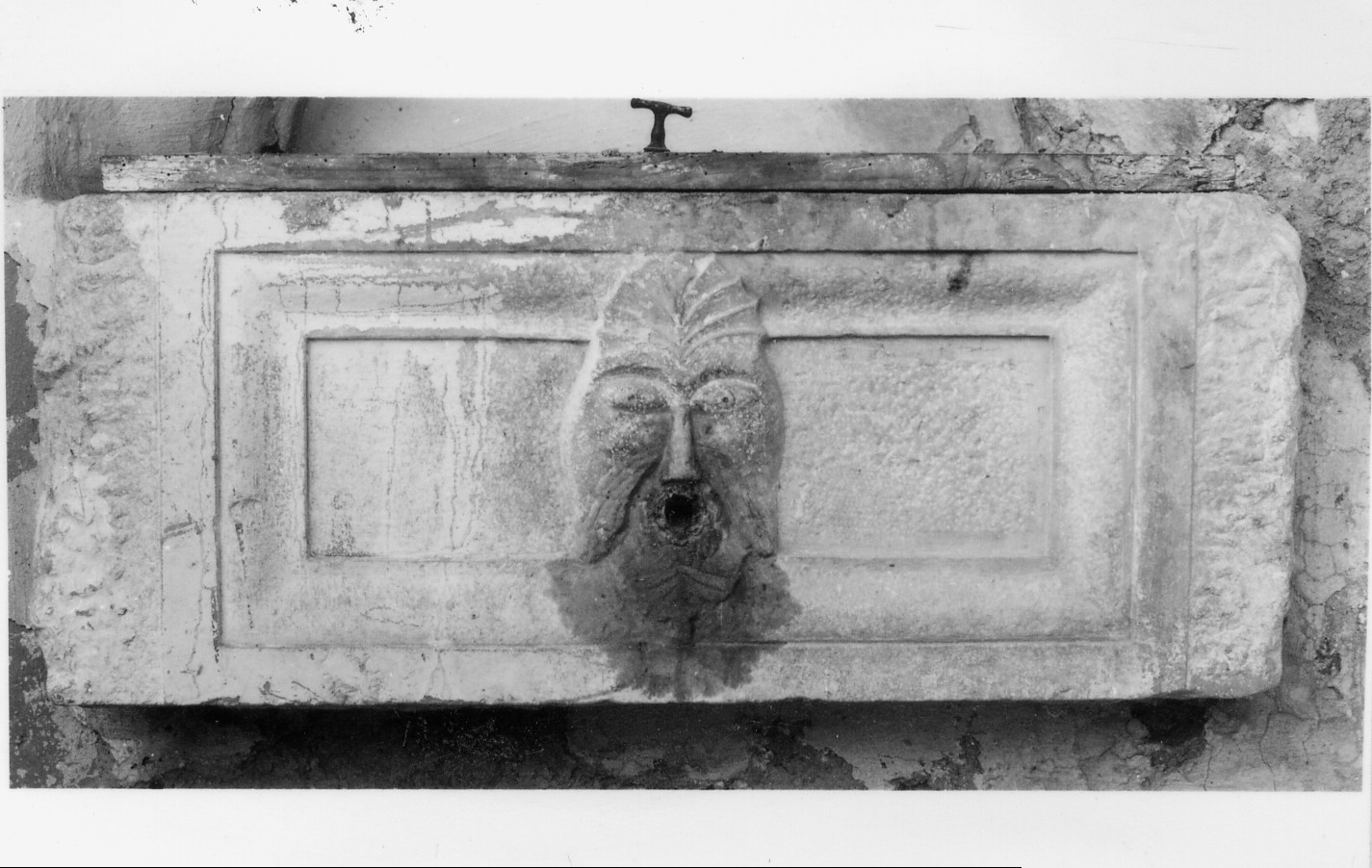 fontana da sacrestia, opera isolata - produzione umbra (sec. XVII)