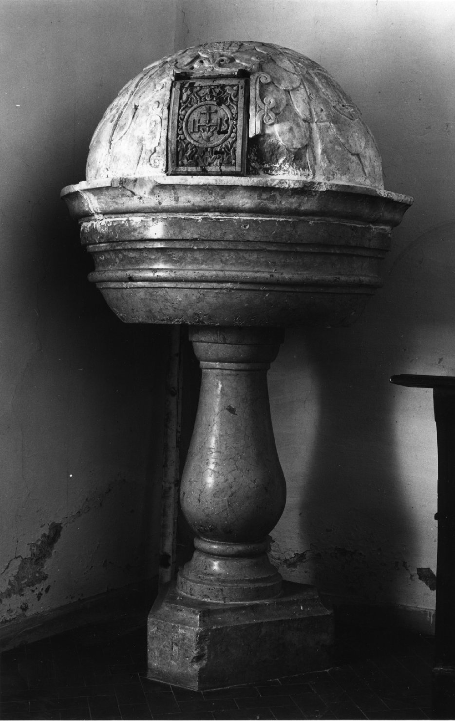 fonte battesimale - a fusto, opera isolata - produzione umbra (sec. XVI)