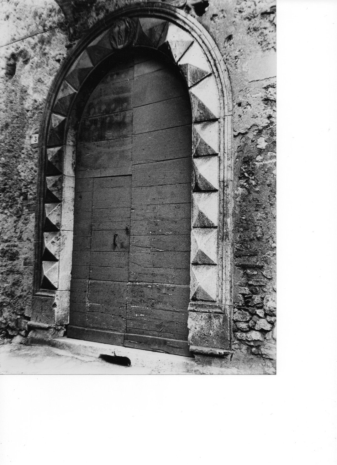portale - ad arco, coppia - produzione umbra (sec. XVII)
