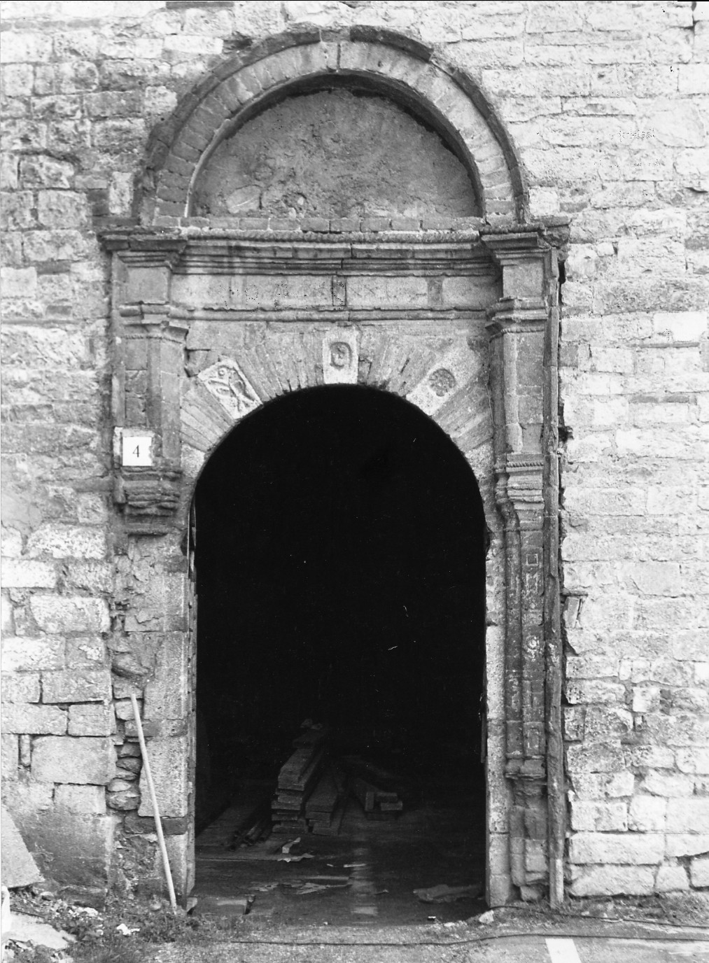 portale, opera isolata - manifattura umbra (sec. XVI)