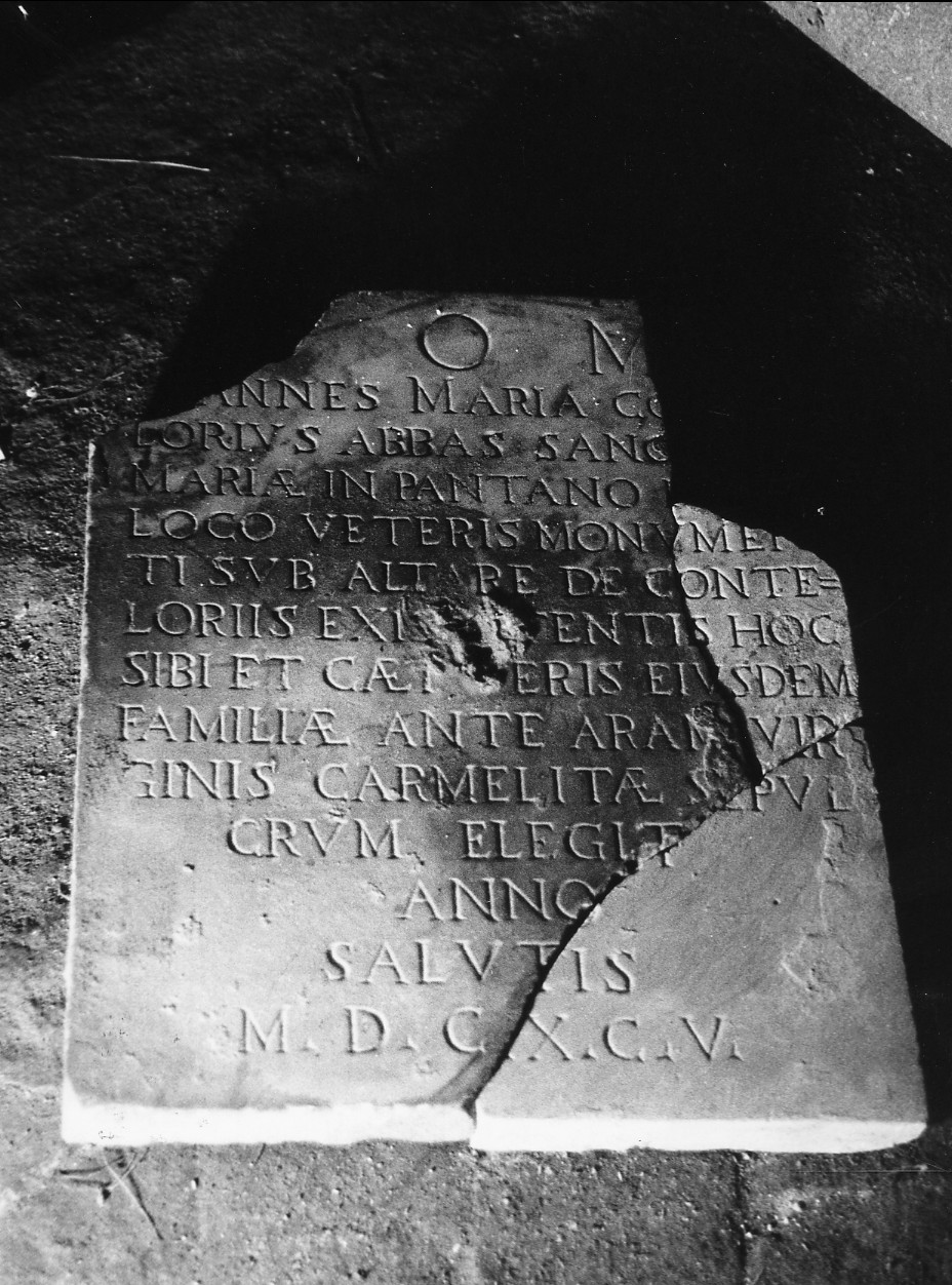 lapide tombale, frammento - ambito umbro (sec. XVII)