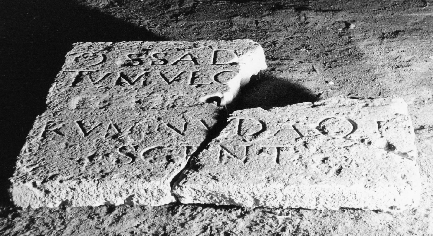 lapide tombale, frammento - ambito umbro (sec. XVII)