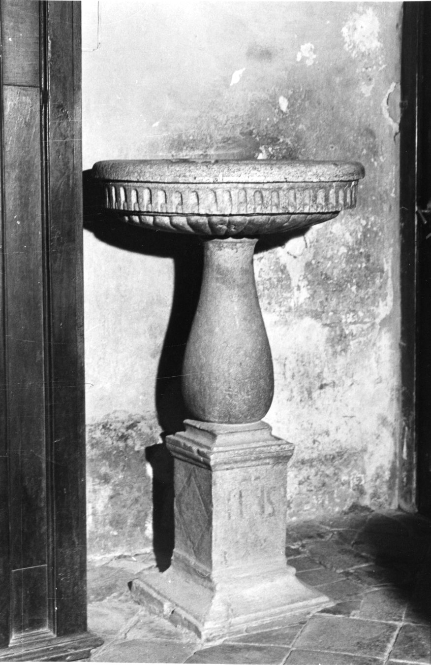 acquasantiera - a fusto, opera isolata - manifattura umbra (sec. XVIII)