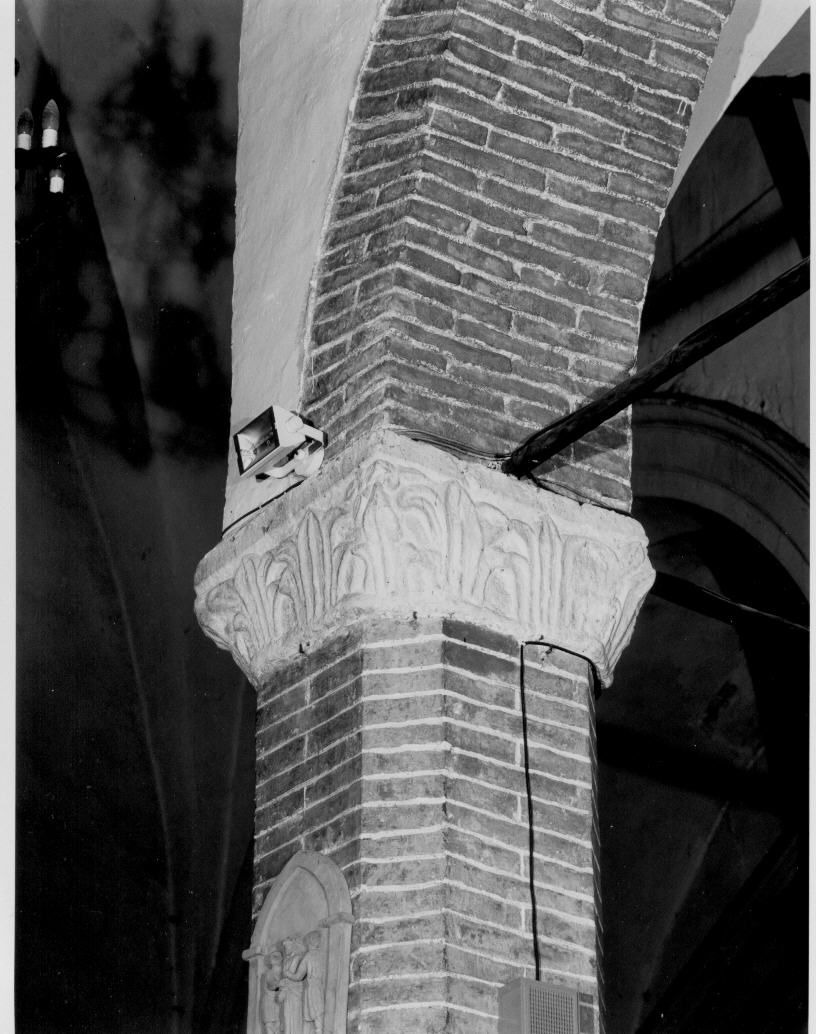 capitello, elemento d'insieme - bottega Italia centrale (seconda metà sec. XI)