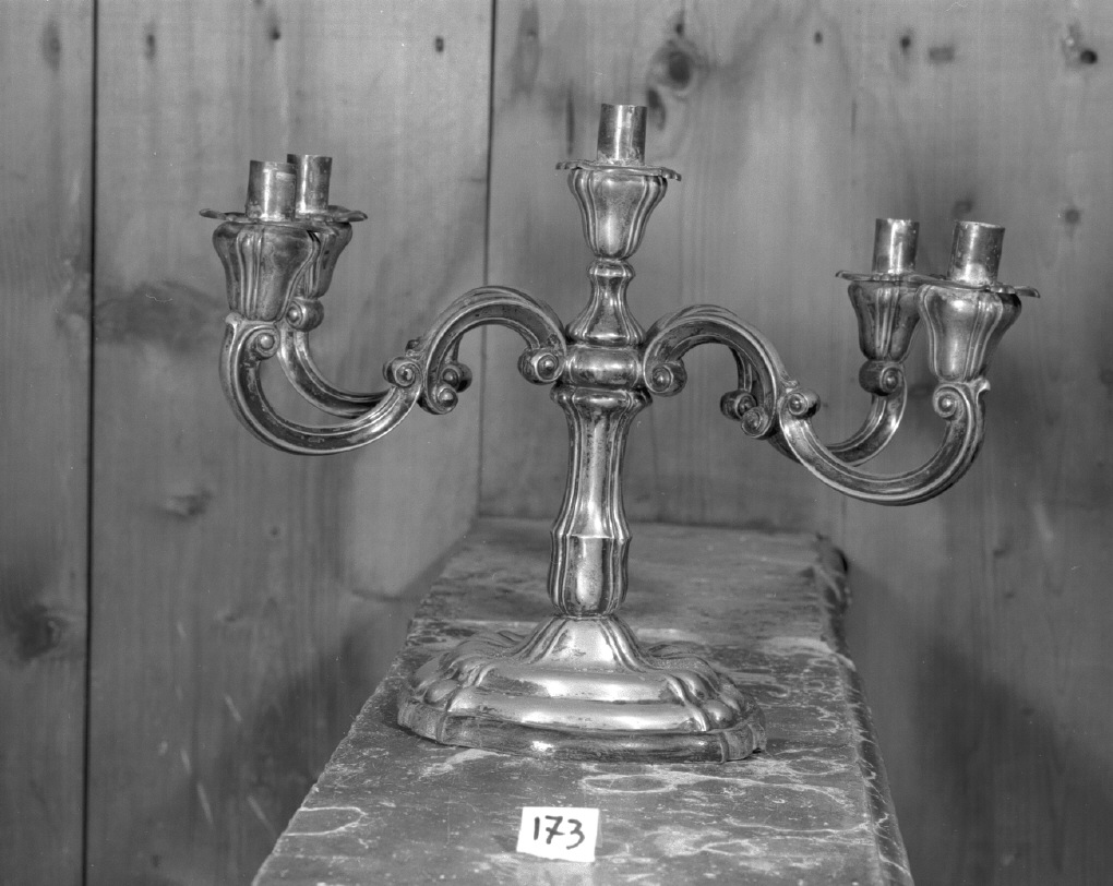 candelabro - bottega veneta (secondo quarto sec. XX)