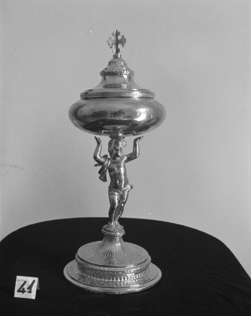 pisside - bottega italiana (prima metà sec. XX)