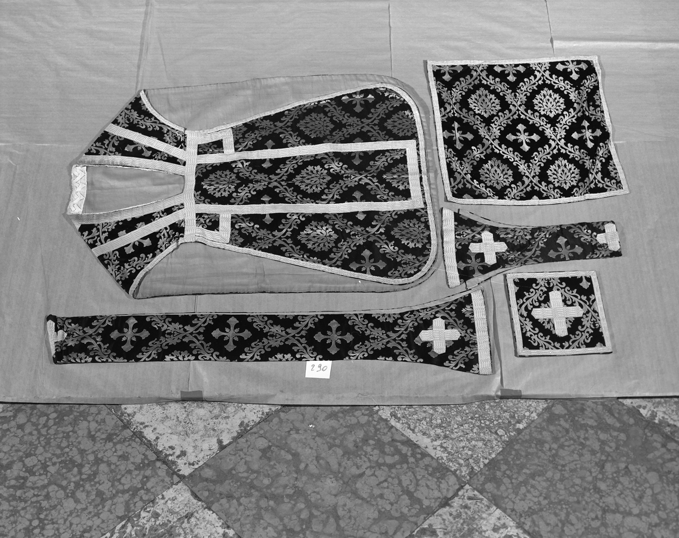 paramento liturgico, insieme - manifattura italiana (seconda metà sec. XIX)