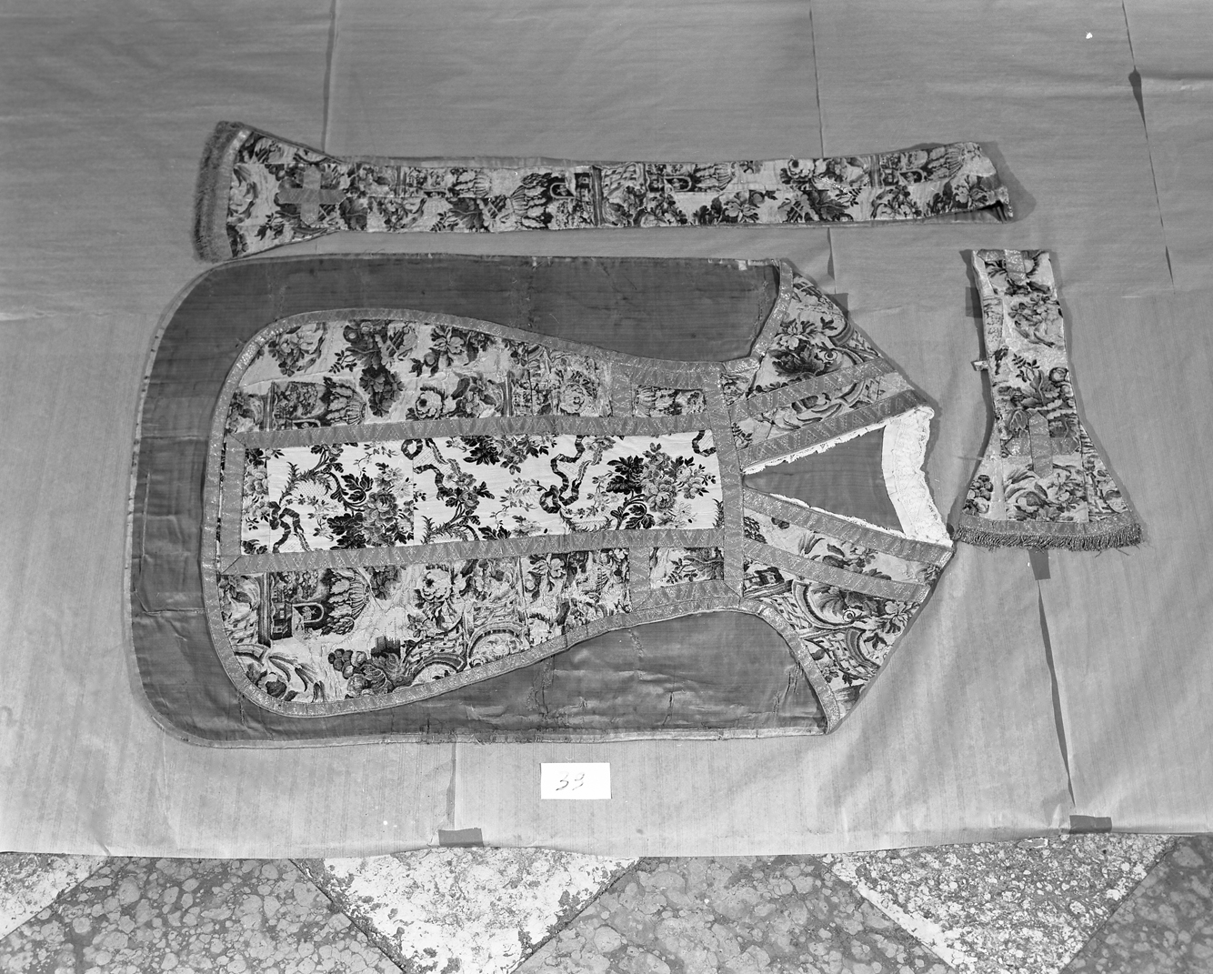 paramento liturgico, insieme - manifattura italiana (secondo quarto sec. XVIII)