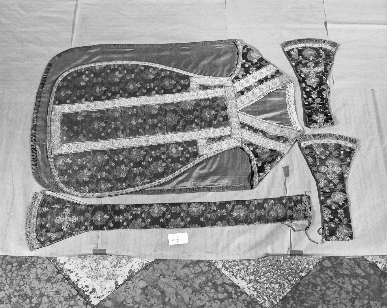 paramento liturgico, insieme - manifattura italiana (sec. XVII)