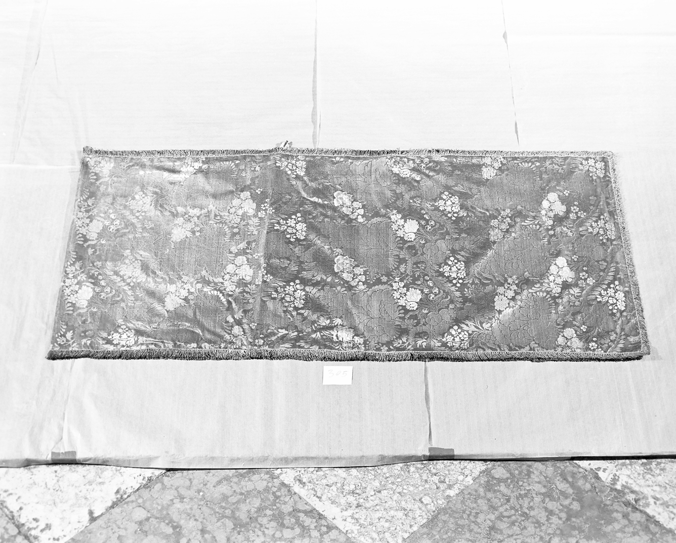 velo omerale - manifattura italiana (prima metà sec. XVIII)