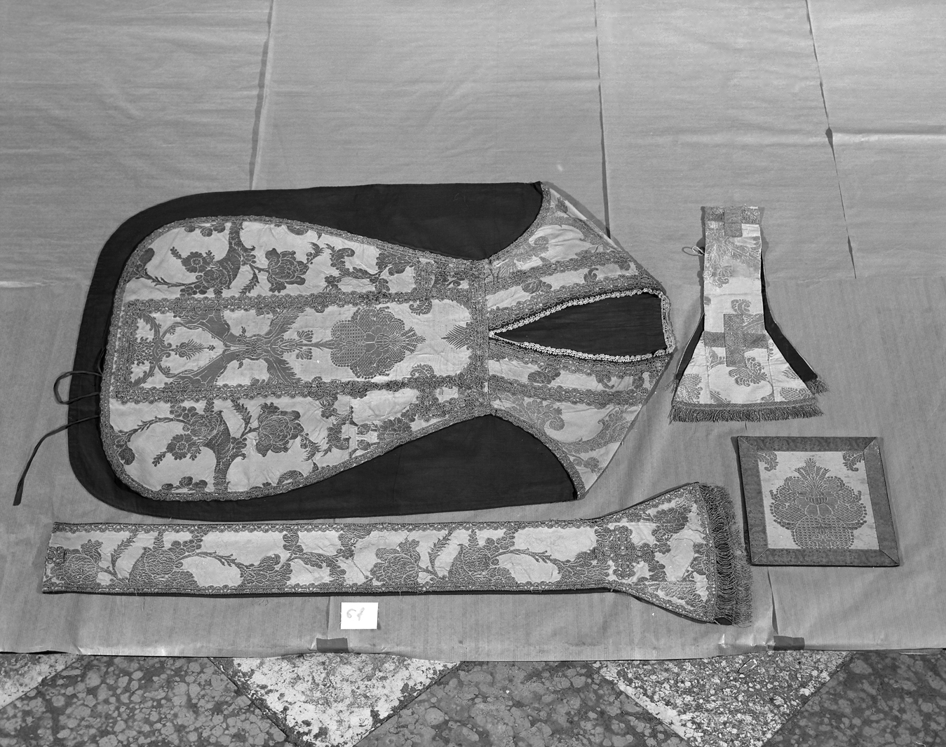 paramento liturgico, insieme - manifattura italiana (fine/inizio secc. XVII/ XVIII)