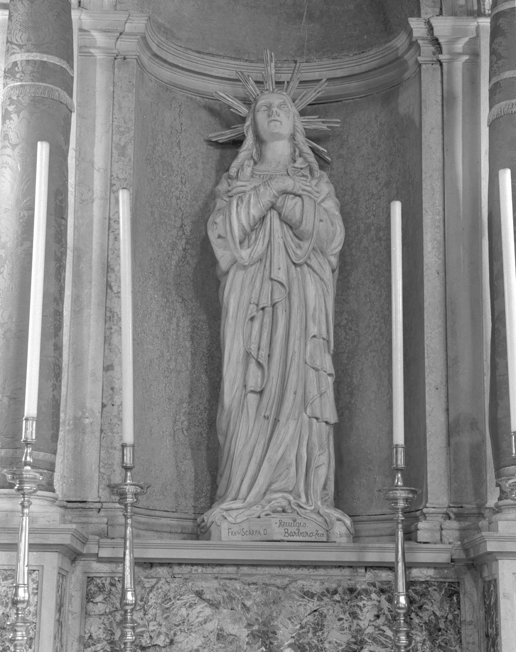 Madonna orante (statua) di Barbaro Remigio (sec. XX)