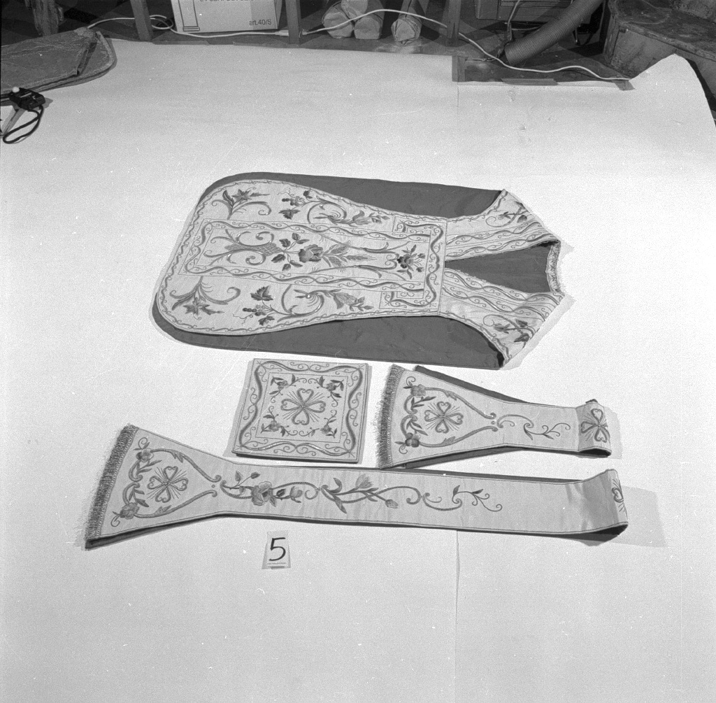 paramento liturgico, insieme - manifattura italiana (prima metà sec. XX)