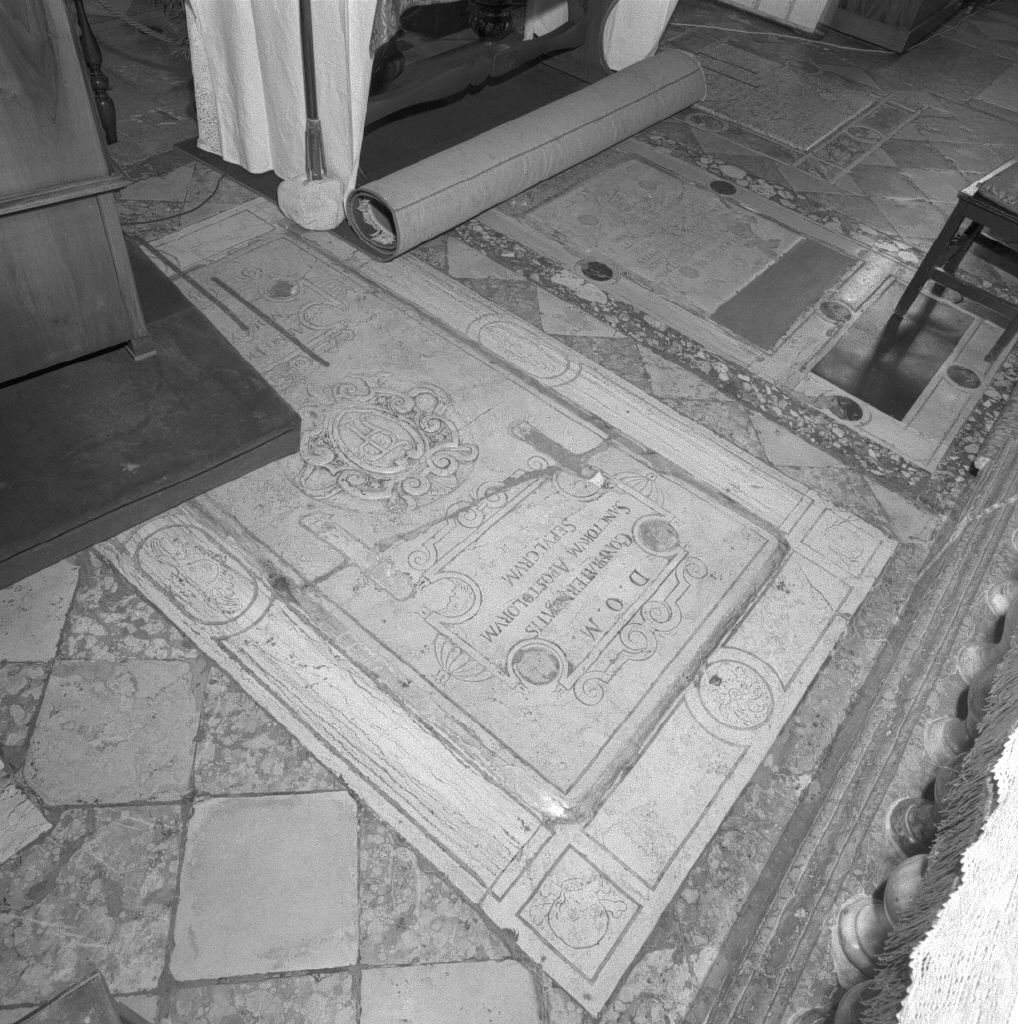 lapide tombale - ambito veneziano (sec. XVIII)