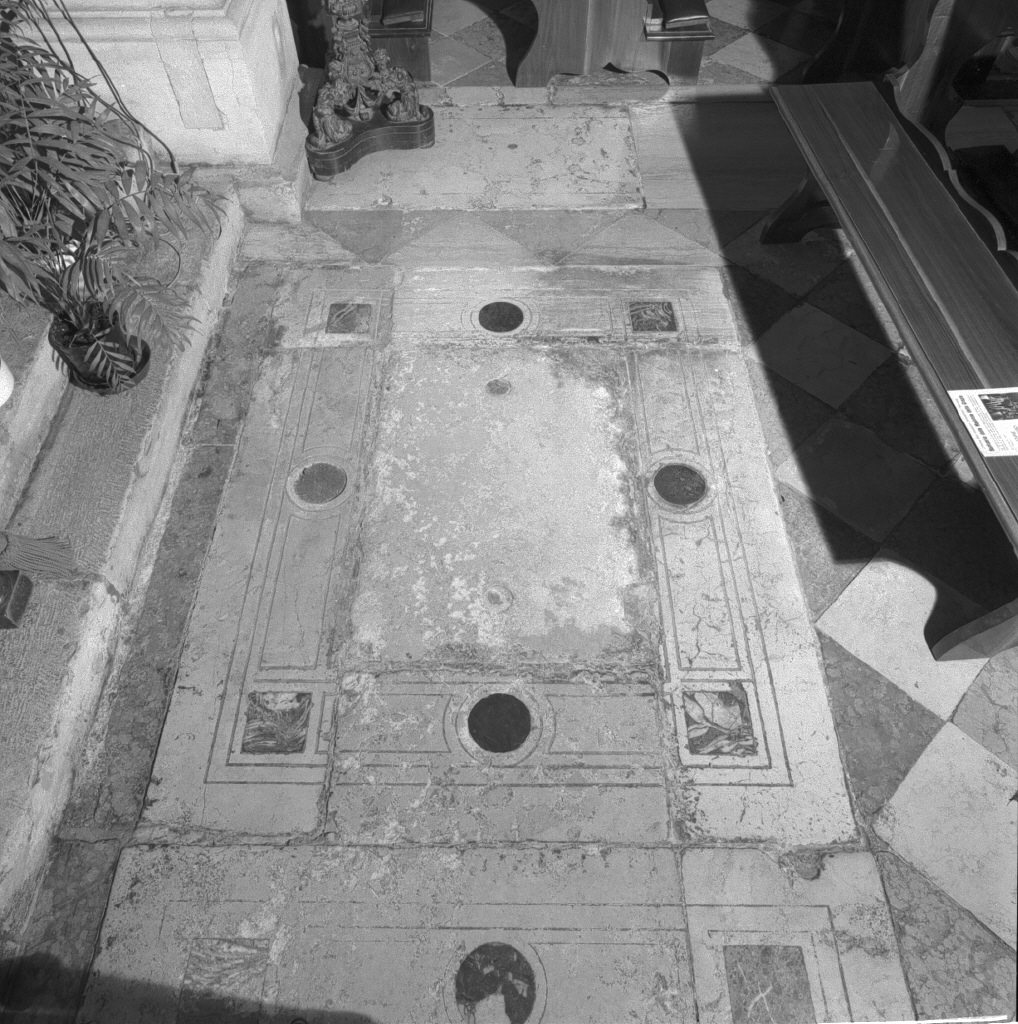 lapide tombale - ambito veneziano (sec. XVIII)