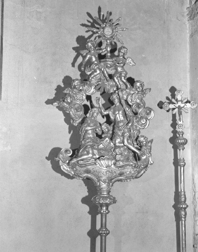 battesimo di Cristo e angeli che reggono l'ostensorio (emblema di confraternita) - bottega veneta (seconda metà sec. XVIII)