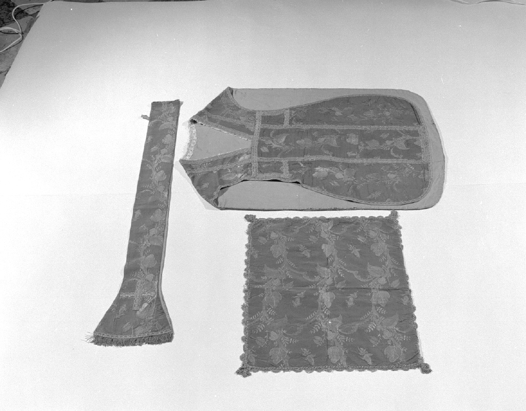 paramento liturgico, insieme - manifattura italiana (fine/inizio secc. XVII/ XVIII)