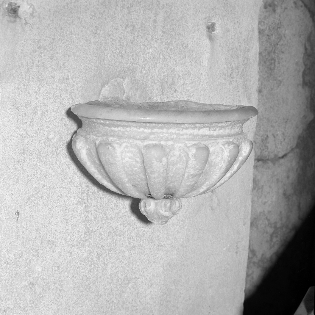 acquasantiera da parete - bottega veneziana (sec. XVIII)
