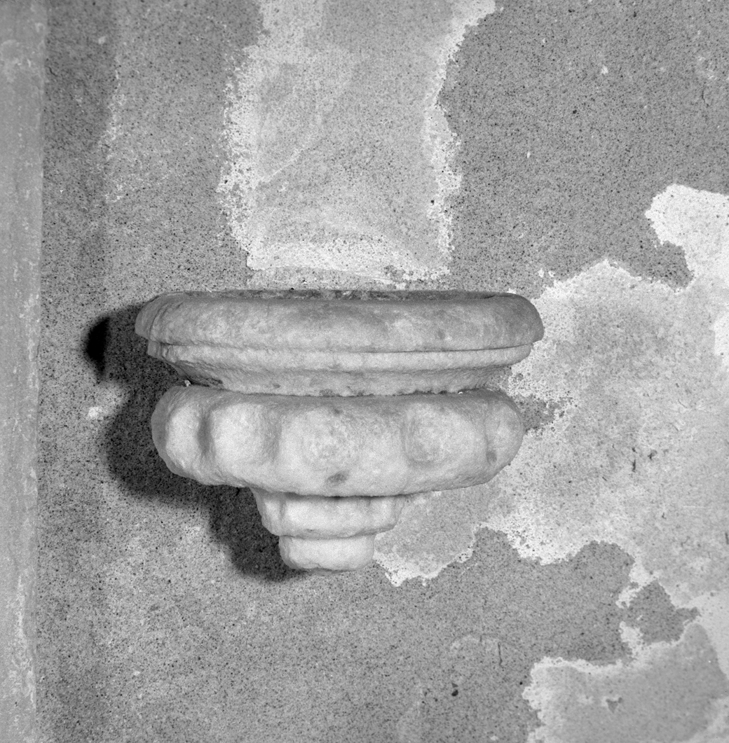 acquasantiera da parete - bottega veneziana (sec. XVIII)