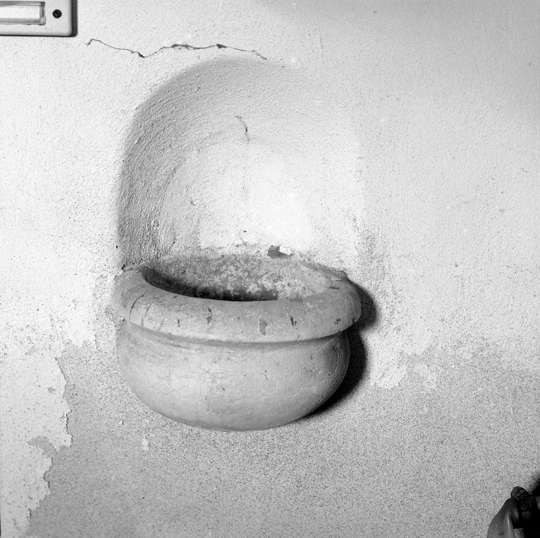 acquasantiera da parete - ambito veneto (sec. XVIII)