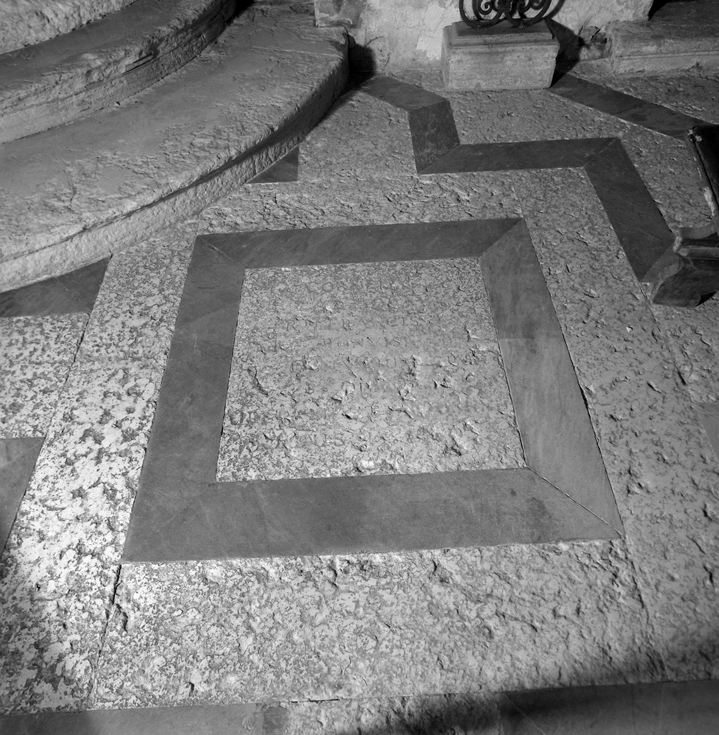 lapide tombale - ambito veneto (secc. XVI/ XVII)