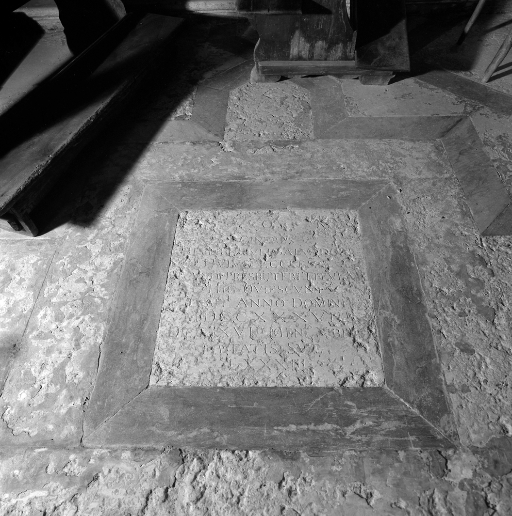 lapide tombale - ambito veneto (sec. XVIII)