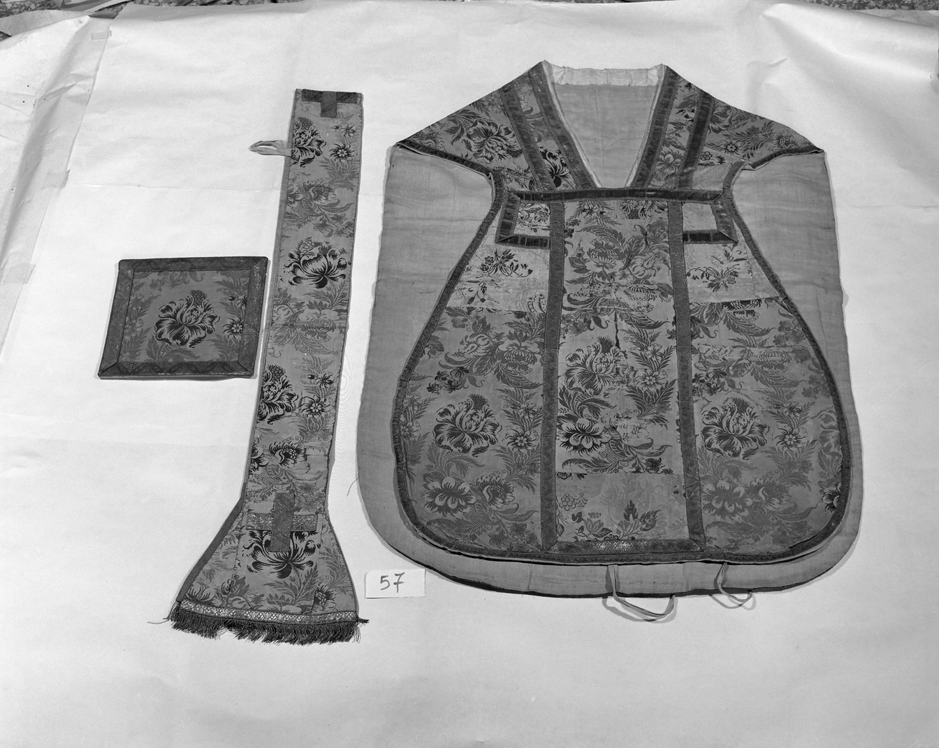 paramento liturgico, insieme - manifattura italiana (secondo quarto sec. XVIII)