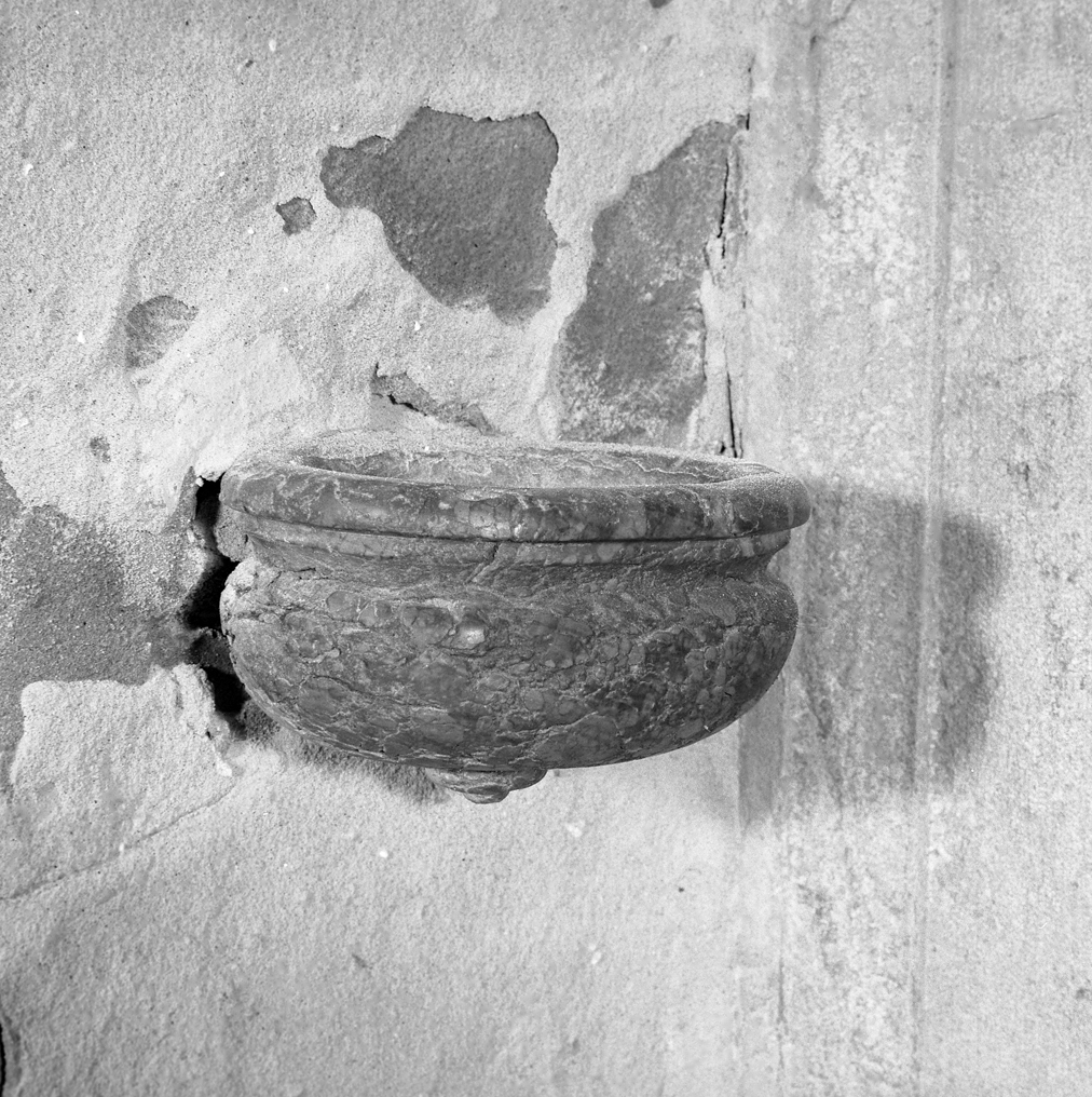 acquasantiera da parete - ambito veneto (secc. XVI/ XVII)