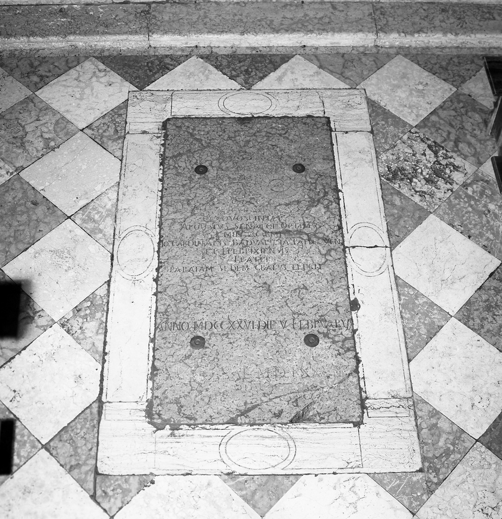 lastra tombale - ambito veneziano (sec. XVIII)