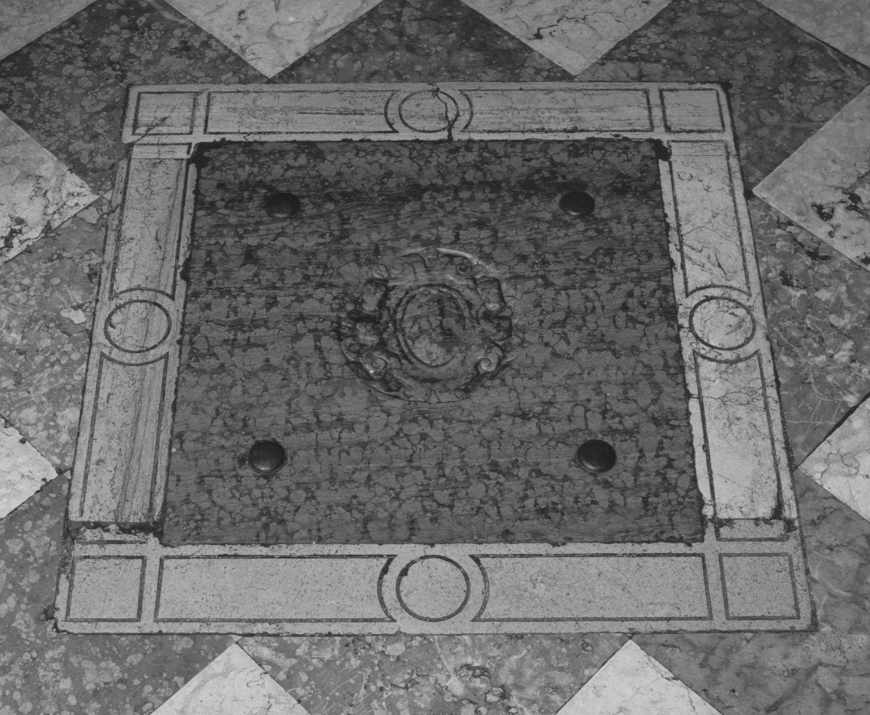 lastra tombale - ambito veneziano (sec. XVIII)