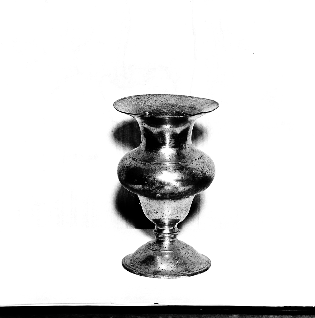 vaso d'altare con composizione floreale - bottega veneta (prima metà sec. XX)