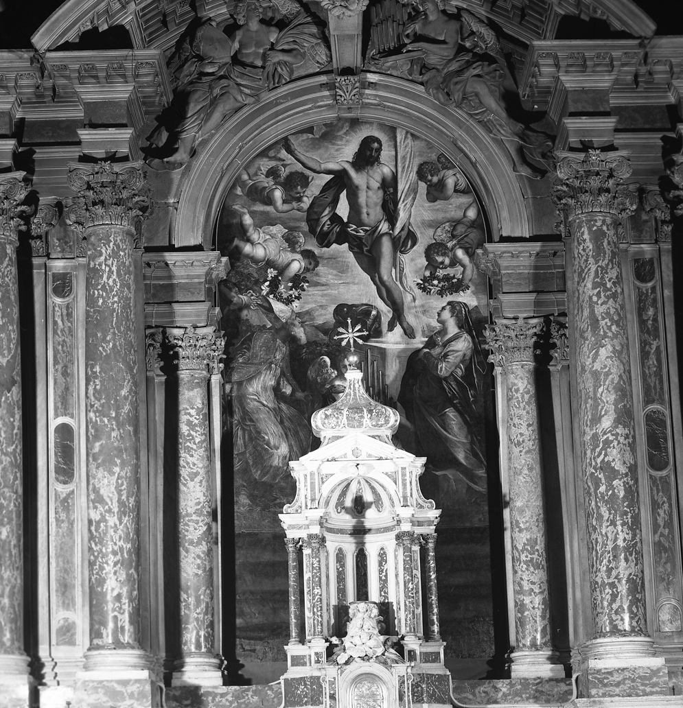 Cristo risorto fra i santi Cassiano e Cecilia, Cristo risorto tra angeli e santi (pala d'altare) di Robusti Jacopo detto Tintoretto (sec. XVI)