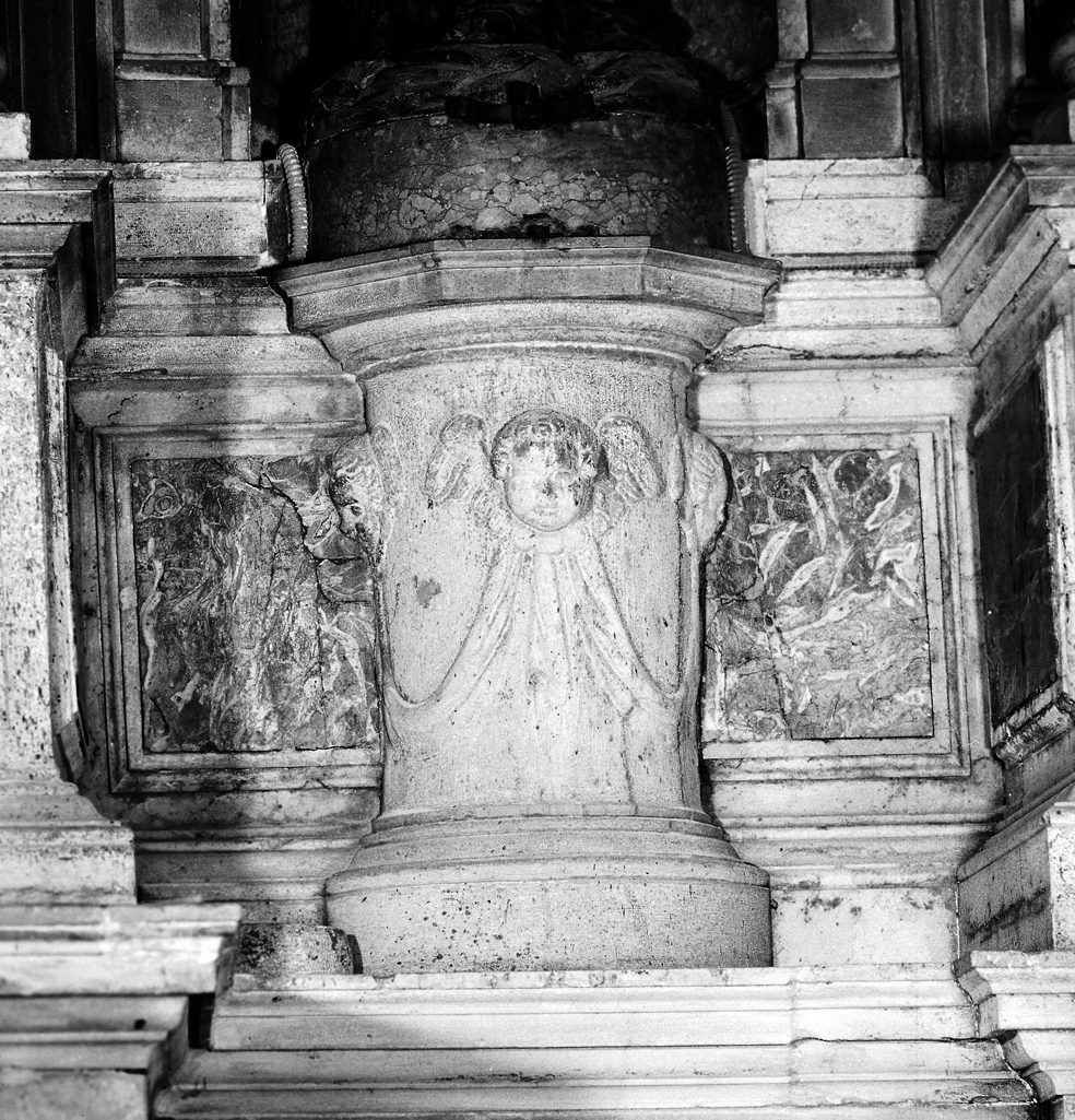 motivi decorativi a festoni con cherubini (piedistallo di statua) - bottega veneziana (sec. XVII)