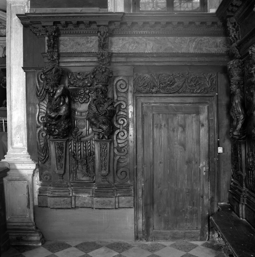 angelo annunciante (pannello di stallo di coro) di Morando Pietro (sec. XVII)