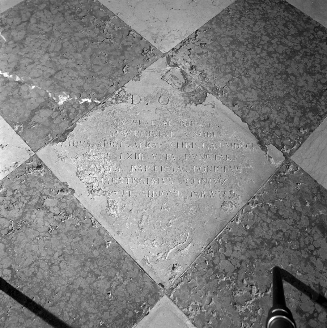 lapide tombale - ambito veneto (sec. XVIII)