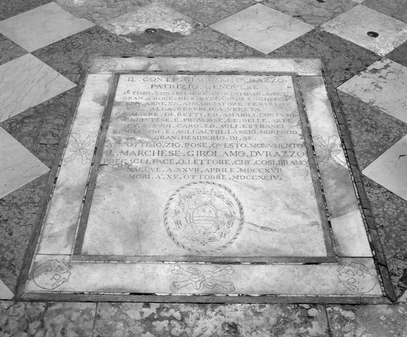 lapide tombale - ambito veneto (sec. XVIII)