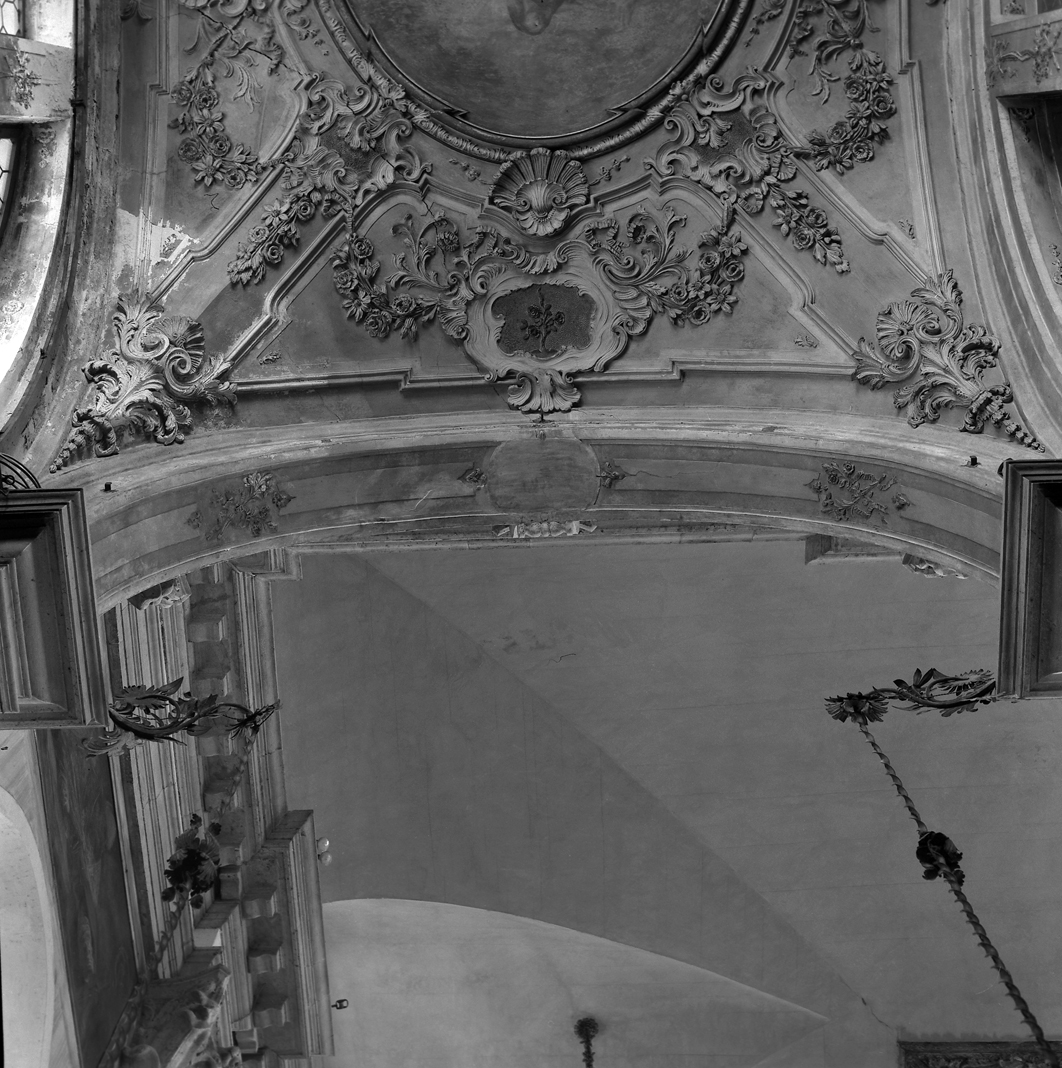 motivi decorativi floreali (decorazione plastica, elemento d'insieme) di Pelle Michelangelo (prima metà sec. XVIII)